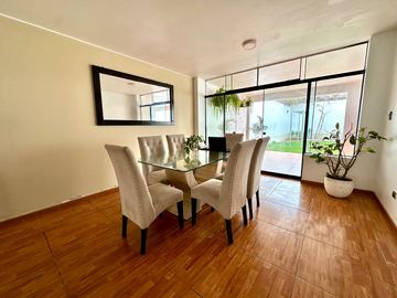 Amplia casa de 6 dormitorios, jardines y terrazas  🏡