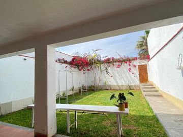 Amplia casa de 6 dormitorios, jardines y terrazas  🏡