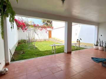 Amplia casa de 6 dormitorios, jardines y terrazas  🏡