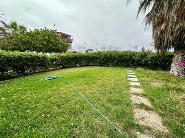 Amplia casa de 6 dormitorios, jardines y terrazas  🏡