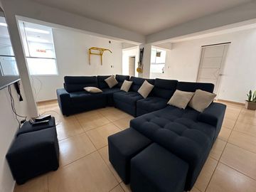 Amplia casa de 6 dormitorios, jardines y terrazas  🏡