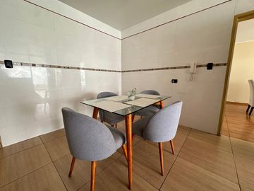 Amplia casa de 6 dormitorios, jardines y terrazas  🏡