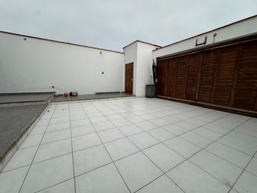 Amplia casa de 6 dormitorios, jardines y terrazas  🏡
