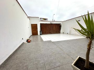 Amplia casa de 6 dormitorios, jardines y terrazas  🏡