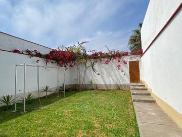 Amplia casa de 6 dormitorios, jardines y terrazas  🏡