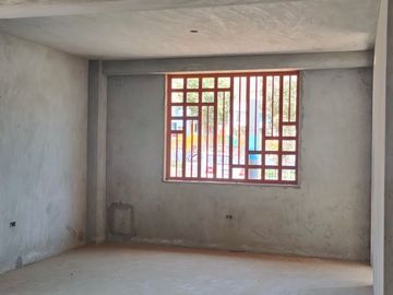 ¡VIVE FRENTE AL PARQUE EN VENTANILLA! SE VENDE AMPLIO DEPARTAMENTO EN URB PEDRO CUEVA