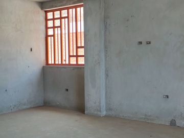¡VIVE FRENTE AL PARQUE EN VENTANILLA! SE VENDE AMPLIO DEPARTAMENTO EN URB PEDRO CUEVA