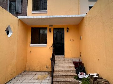 Casa en Venta a 4 cuadras Av. Rio Nilo, Loma Dorada en Tonalá