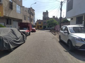 VENTA DE CASA A UNAS CUADRAS DE AV TUPAC AMARU COMAS