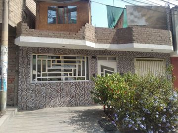 VENTA DE CASA A UNAS CUADRAS DE AV TUPAC AMARU COMAS