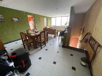 Venta de edificio de 3 departamentos en Arboledas del Sur, Tlalpan, CDMX
