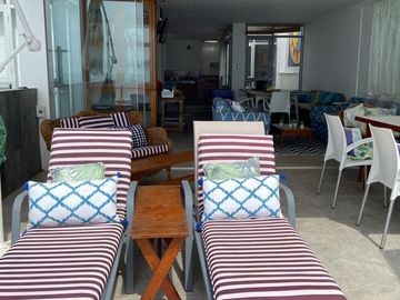 VENDO ESPECTACULAR CASA FRENTE AL MAR PRIMERA FILA EN PUNTA HERMOSA