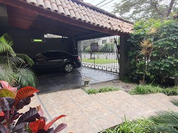 VENDO LINDA CASA IDEAL FAMILIA JOVEN A UN PASO DEL COLEGIO CASUARINAS