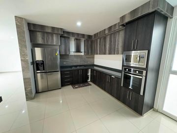 Casa en venta en Aguascalientes zona norte, Portón de Santa Clara (Campanario)