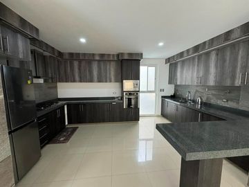 Casa en venta en Aguascalientes zona norte, Portón de Santa Clara (Campanario)