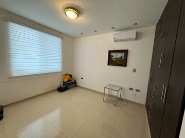 Casa en venta en Aguascalientes zona norte, Portón de Santa Clara (Campanario)