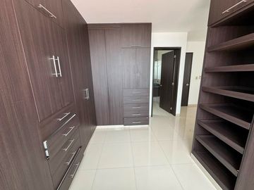 Casa en venta en Aguascalientes zona norte, Portón de Santa Clara (Campanario)