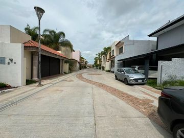 Casa en venta en Aguascalientes zona norte, Portón de Santa Clara (Campanario)