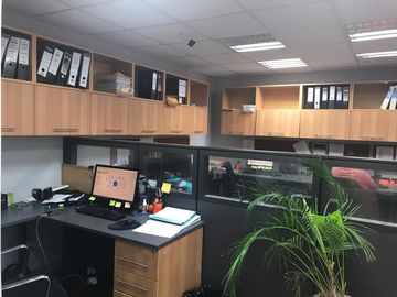 VENDO EXCELENTE OFICINA EN MIRAFLORES OPORTUNIDAD!