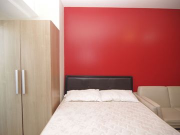 Fully Furnished Studio Unit at The Knightsbridge Residences