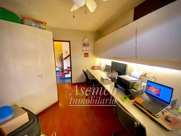 LINDA CASA EN VENTA CON AMPLIO JARDIN Y TERRAZA EN URB. LAS LOMAS DE LA MOLINA