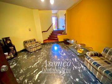 LINDA CASA EN VENTA CON AMPLIO JARDIN Y TERRAZA EN URB. LAS LOMAS DE LA MOLINA