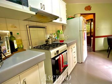 LINDA CASA EN VENTA CON AMPLIO JARDIN Y TERRAZA EN URB. LAS LOMAS DE LA MOLINA