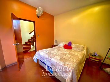 LINDA CASA EN VENTA CON AMPLIO JARDIN Y TERRAZA EN URB. LAS LOMAS DE LA MOLINA