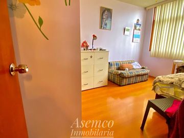 LINDA CASA EN VENTA CON AMPLIO JARDIN Y TERRAZA EN URB. LAS LOMAS DE LA MOLINA