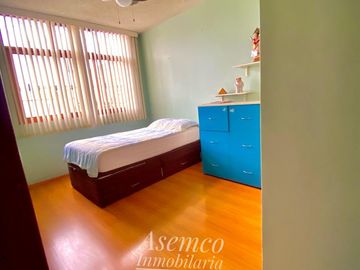 LINDA CASA EN VENTA CON AMPLIO JARDIN Y TERRAZA EN URB. LAS LOMAS DE LA MOLINA