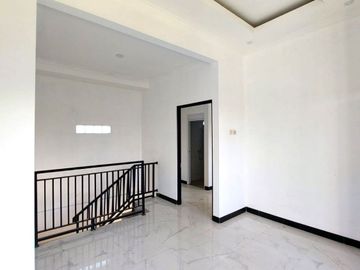 Rumah Baru View Persawahan di Banguntapan