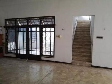 Rumah Lokasi Strategis Jl Dukuh Kupang Barat Dekat dengan Ruko Grand Sungkono, -/+ 150 meter dari Jl. Mayjend Sungkono