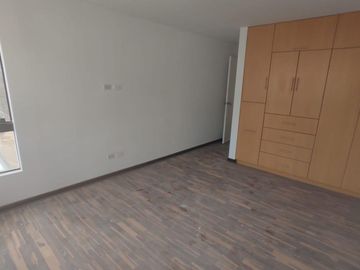 DEPARTAMENTO EN VENTA, 2DO PISO EN ESTRENO Y EQUIPADO, UBICADO EN URB. ALPAMAYO LÍMITE CON LA MOLINA