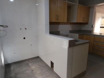 DEPARTAMENTO EN VENTA, 2DO PISO EN ESTRENO Y EQUIPADO, UBICADO EN URB. ALPAMAYO LÍMITE CON LA MOLINA