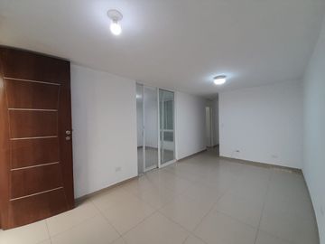 Hermosa Casa De 2 Pisos En Villa Club 1 - Carabayllo