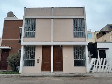 Hermosa Casa De 2 Pisos En Villa Club 1 - Carabayllo