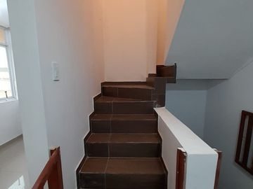Hermosa Casa De 2 Pisos En Villa Club 1 - Carabayllo