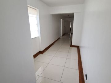 Depa Impecable en venta en Av. Los Ingenieros en Valle Hermoso Surco