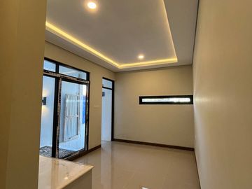 Rumah Baru Plus Rooftop !5 Menit Ke Pemkot Cimahi di Sayap Permana