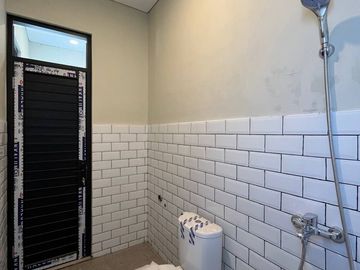 Rumah Baru Plus Rooftop !5 Menit Ke Pemkot Cimahi di Sayap Permana