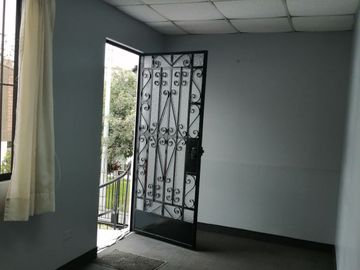 Amplia Oficina en Alquiler en San Borja con Estacionamiento, Lista para Ocupar