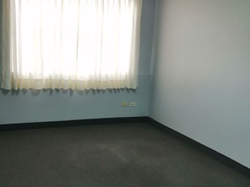 Amplia Oficina en Alquiler en San Borja con Estacionamiento, Lista para Ocupar