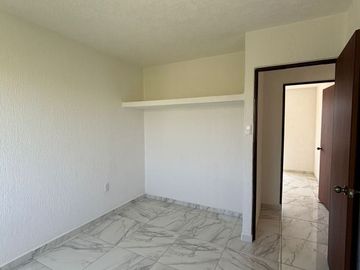 Casa de 2 niveles tipo Residencial en Fracc. Lagos de Puente moreno