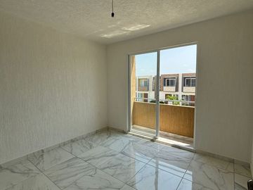 Casa de 2 niveles tipo Residencial en Fracc. Lagos de Puente moreno