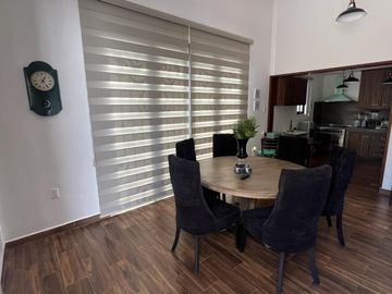 CASA EN VENTA EN LOMAS DE COMANJILLA LEÓN GTO A SOLO 5 MINUTOS DE PUERTO INTERIOR.