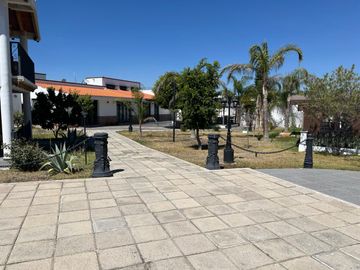 CASA EN VENTA EN LOMAS DE COMANJILLA LEÓN GTO A SOLO 5 MINUTOS DE PUERTO INTERIOR.