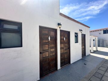 CASA EN VENTA EN LOMAS DE COMANJILLA LEÓN GTO A SOLO 5 MINUTOS DE PUERTO INTERIOR.