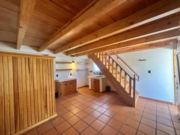 CASA EN VENTA EN LOMAS DE COMANJILLA LEÓN GTO A SOLO 5 MINUTOS DE PUERTO INTERIOR.