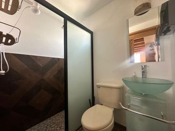 CASA EN VENTA EN LOMAS DE COMANJILLA LEÓN GTO A SOLO 5 MINUTOS DE PUERTO INTERIOR.