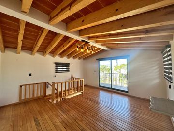 CASA EN VENTA EN LOMAS DE COMANJILLA LEÓN GTO A SOLO 5 MINUTOS DE PUERTO INTERIOR.